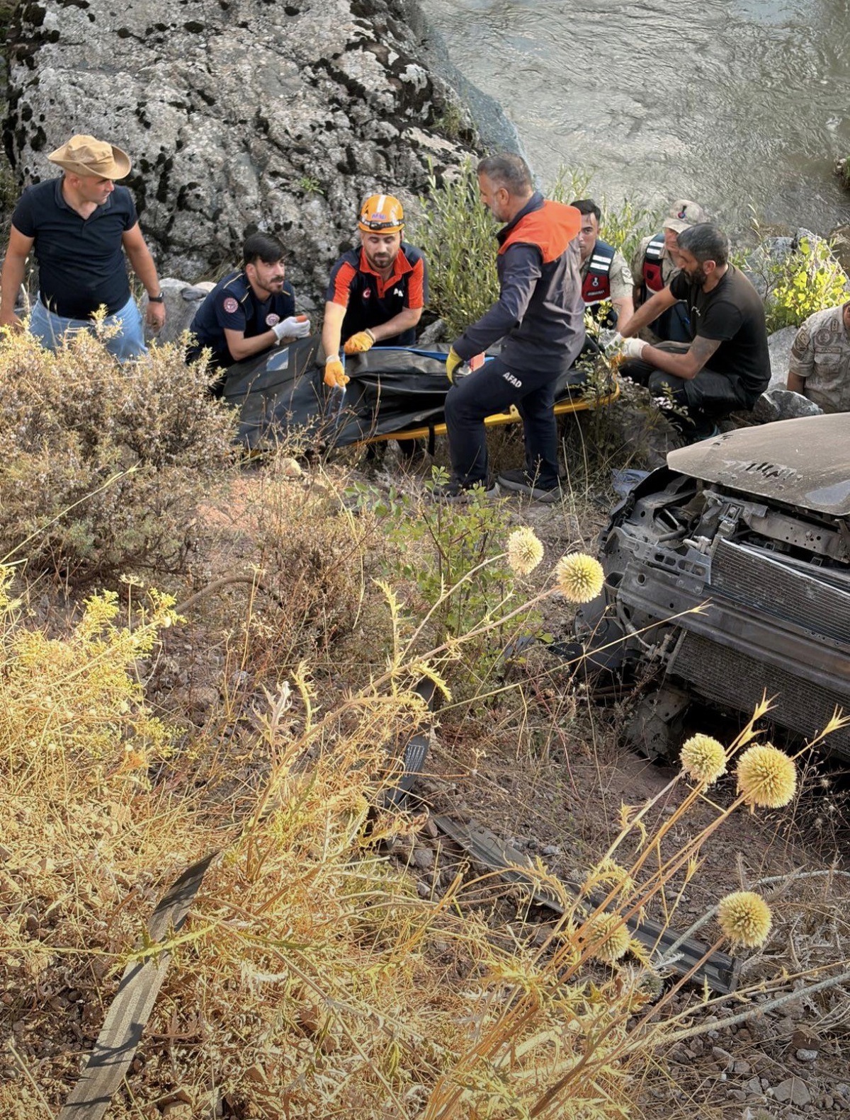 Bingöl Yedisu'da araç dereye uçtu; 1 kişi öldü, 4 kişi yaralandı