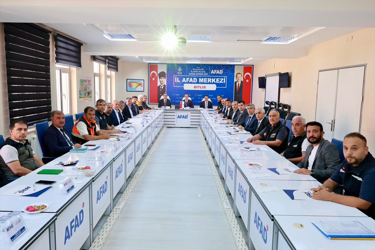 Bitlis'te İRAP'ın 2027-2031 dönemi hazırlıkları Vali Karakaya başkanlığında ele alındı