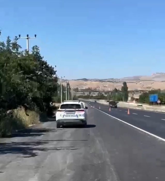 Burdur'da sürücü eşini yolda indirdi, polis cezası bulaşık yıkatmak oldu