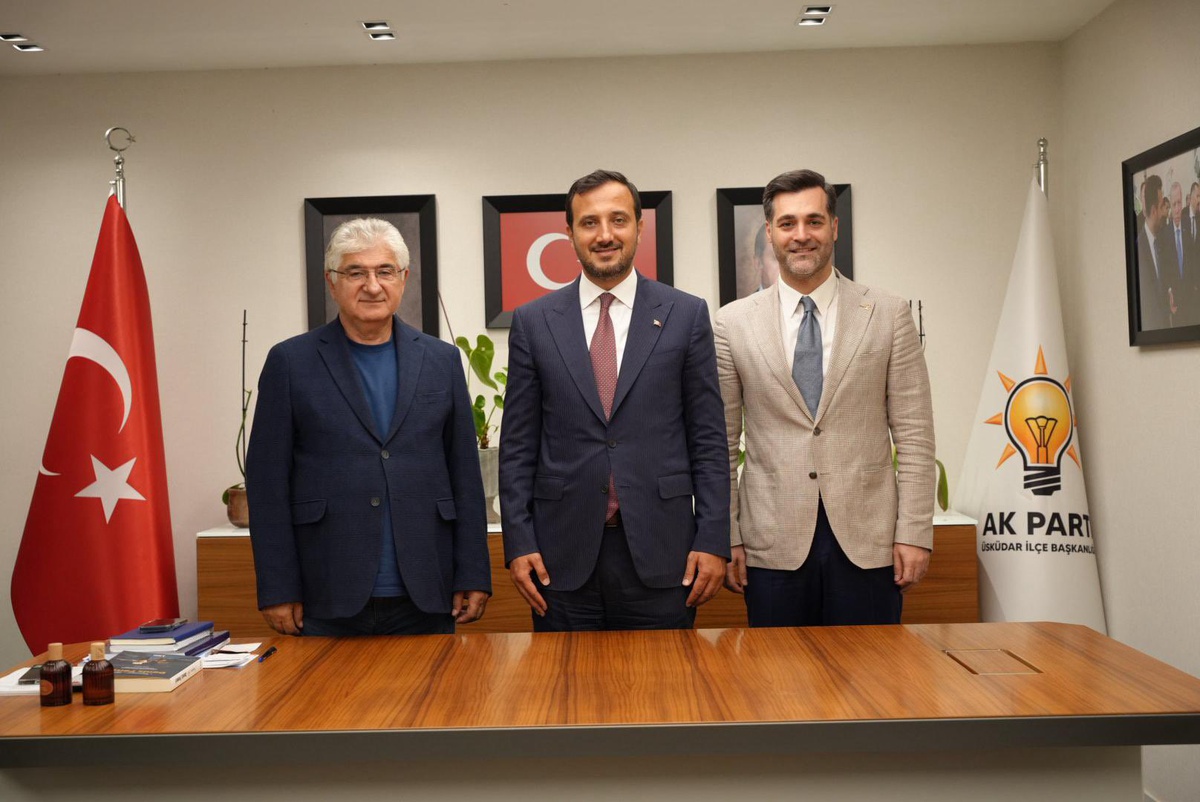 CHP'den istifa eden 4 Üsküdar meclis üyesi AK Parti saflarına katıldı