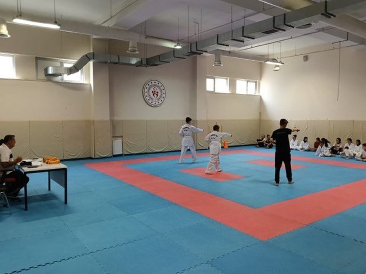 Eskişehir Çocuk Evleri'nde Muhammed Ali kuşak sınavını geçerek Sarı-Yeşil Kuşak aldı