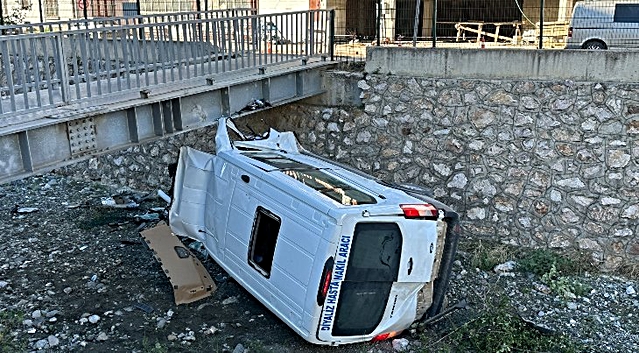 Çorum İskilip'te diyaliz hastalarını taşıyan servis çaya uçtu, 5 yaralı hastaneye kaldırıldı