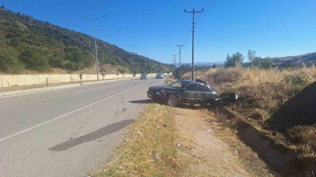Çorum İskilip'te otomobil yoldan çıktı, 2'si çocuk 4 kişi yaralandı