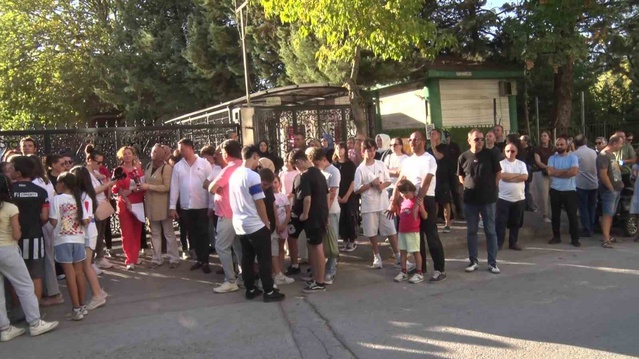 Bursa'da ortaokulda A binası yıkılacak; veliler tüm öğrencilerin başka okula taşınmasını istedi
