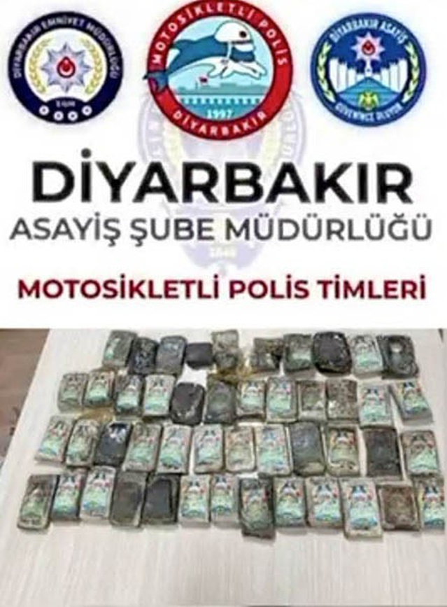 Diyarbakır Yenişehir'de polis operasyonunda 4 kilo 100 gram reçine esrar ele geçirildi