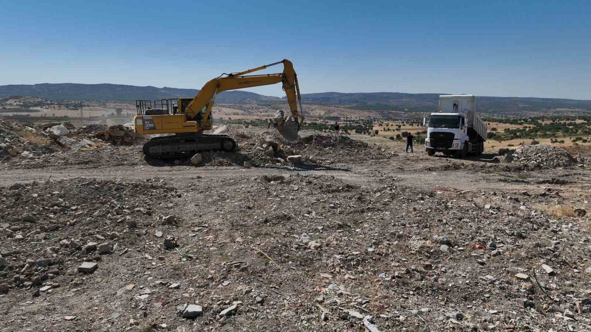 Diyarbakır Dicle'de 15 yıllık vahşi çöp depolama alanı rehabilite edilerek parka dönüştürülecek