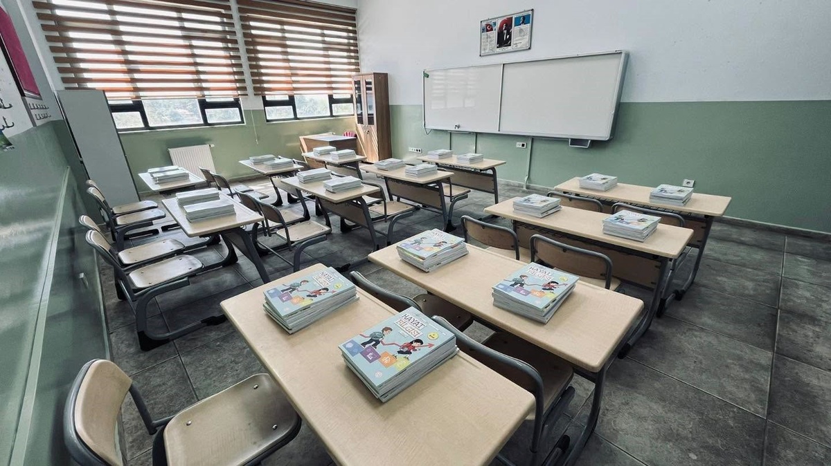 Düzce'de 336 okula 1 milyon 118 bin 605 ücretsiz ders kitabı dağıtımı başladı