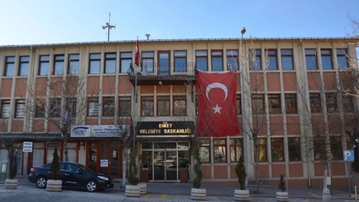 Emet Belediyesi'nin 16 milyonluk ödeme açıklamasına işten çıkarılan işçiden tepki