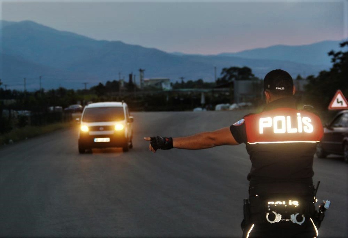 Erzincan'da haklarında kesinleşmiş hapis cezası bulunan 22 şüpheli yakalandı