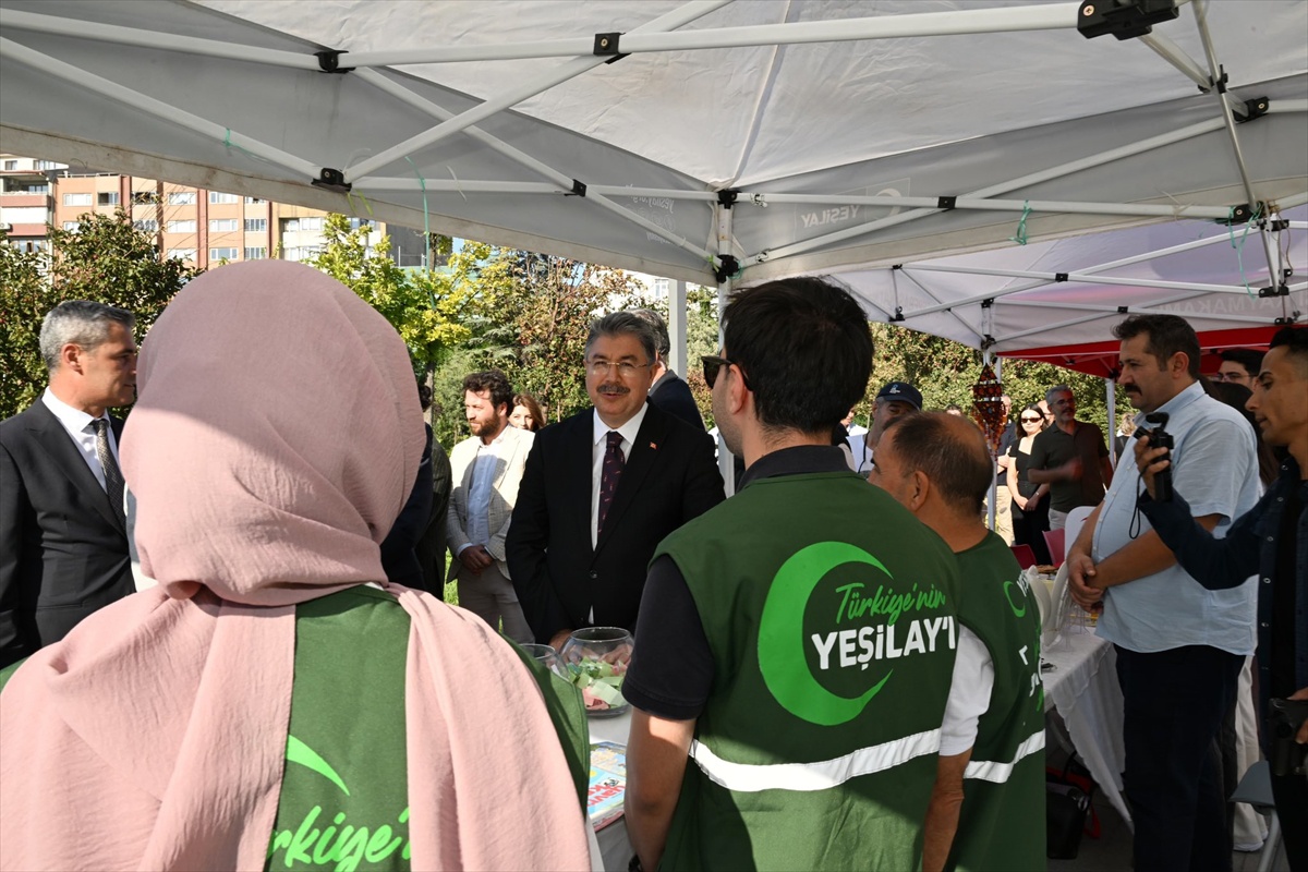 Eskişehir'de Halk Sağlığı Haftası'nda Vali Yılmaz stantları gezdi, sağlık vurgusu yaptı