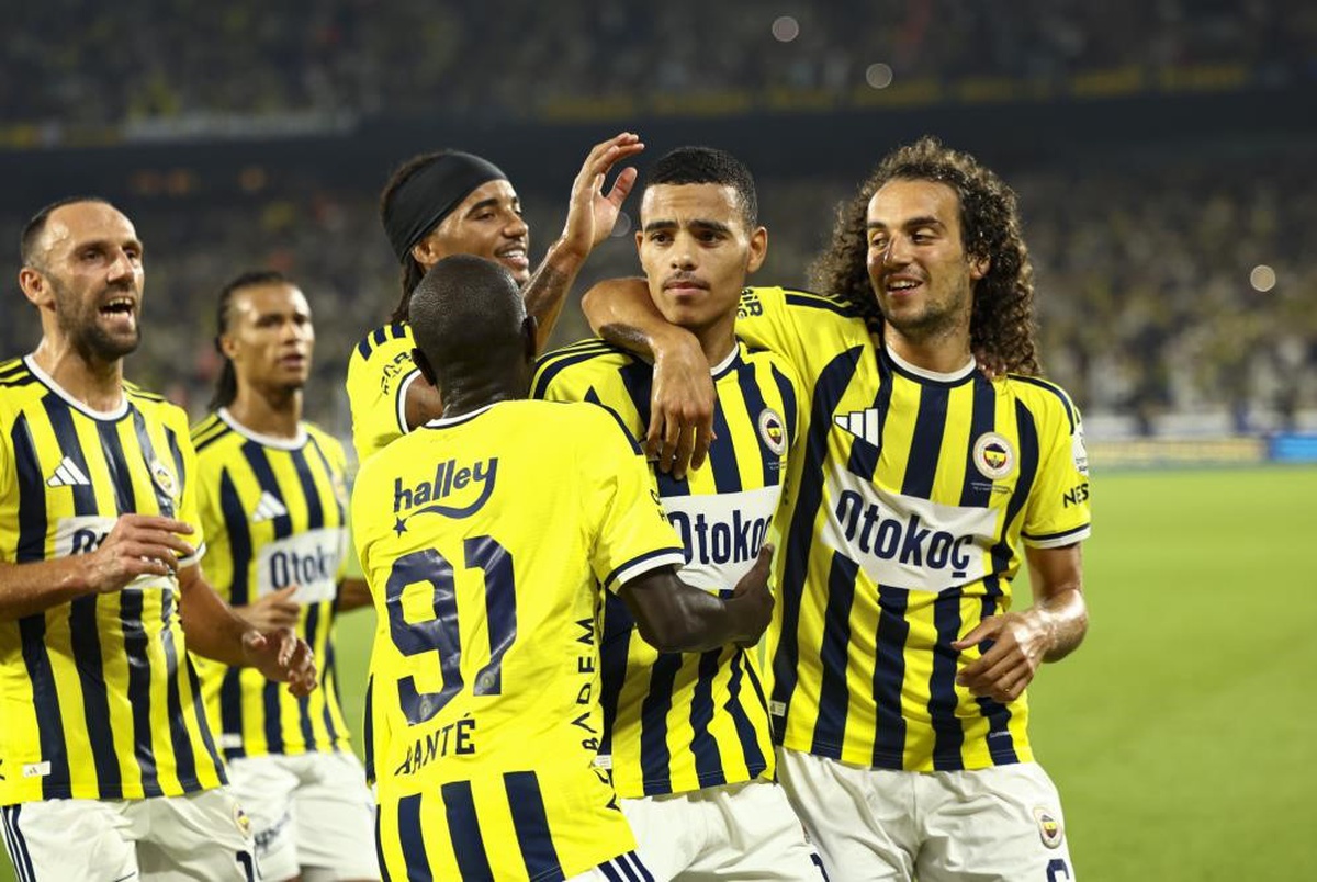 Fenerbahçe, Şampiyonlar Ligi kadrosunu UEFA'ya bildirdi; Talisca ve Çağlar yok