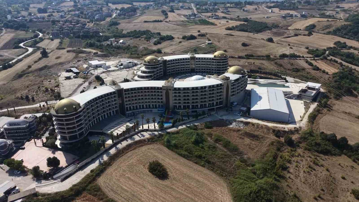Yalova Termal'de Grand Termal Otel işçileri alacakları için protestolarını sürdürüyor