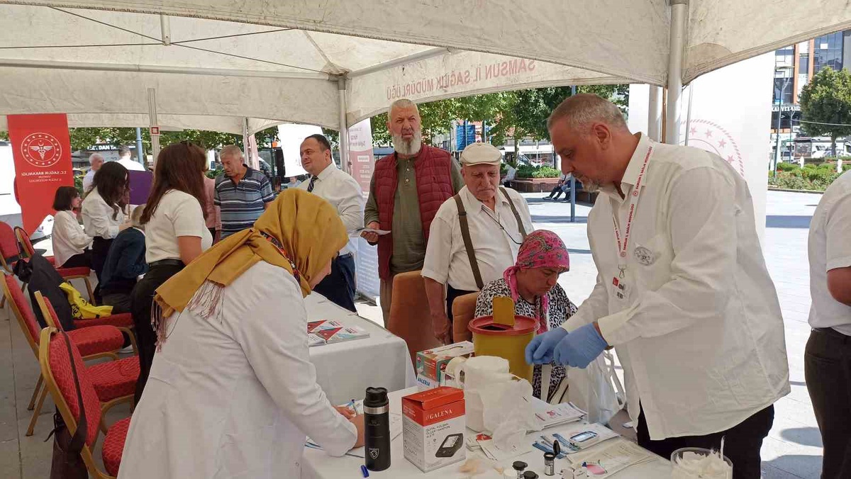 Havza'da Halk Sağlığı Haftası'nda vatandaşlara ücretsiz sağlık danışmanlığı verildi