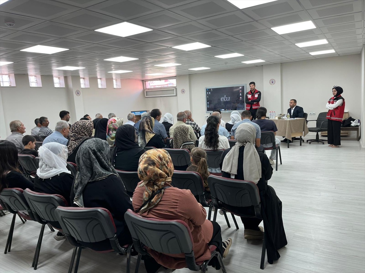Hizan\'da engelli yakınlarına aile içi iletişim eğitimi verildi