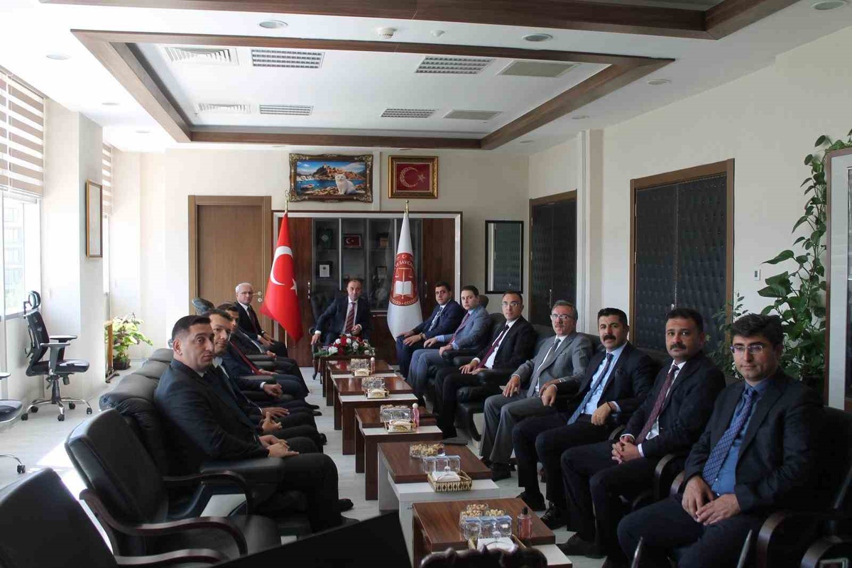 HSK Üyesi Sait Özdemir Van'da yargı yöneticileriyle adalet hizmetlerini görüştü
