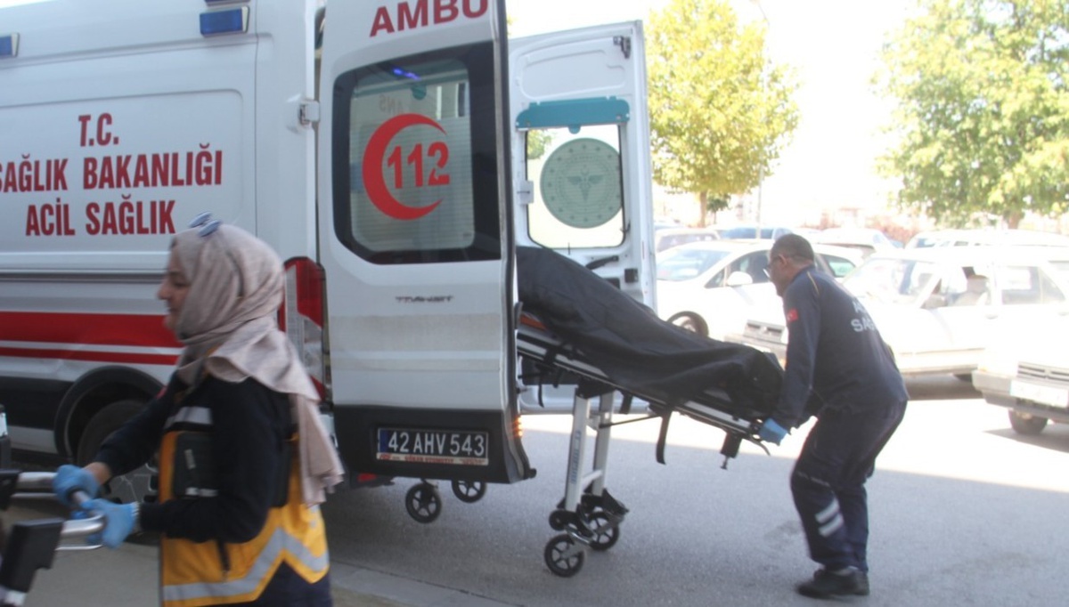 Konya Hüyük'te kavşakta otomobiller çarpıştı, 7 kişi yaralandı