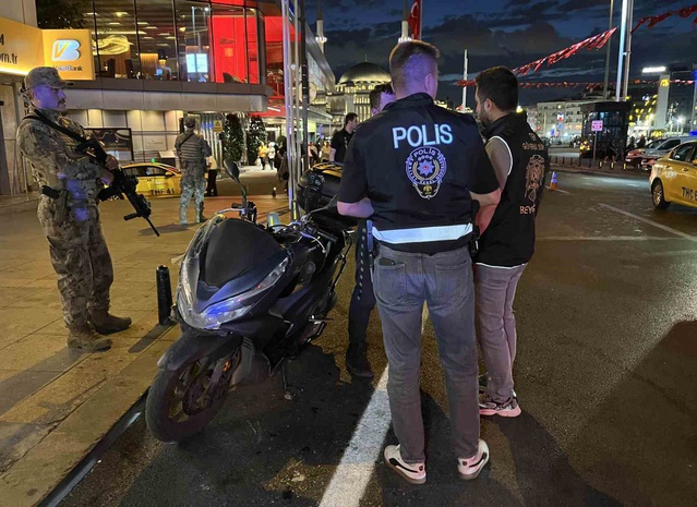 İstanbul'da polis kent genelinde huzur uygulaması yaptı