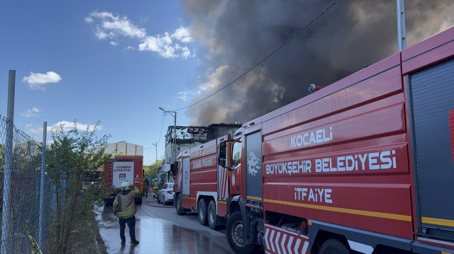 İstanbul'da büyük çaplı yangın! Dumanlar şehrin üstünü kapladı