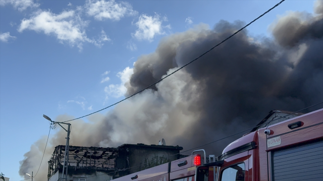 İstanbul'da büyük çaplı yangın! Dumanlar şehrin üstünü kapladı