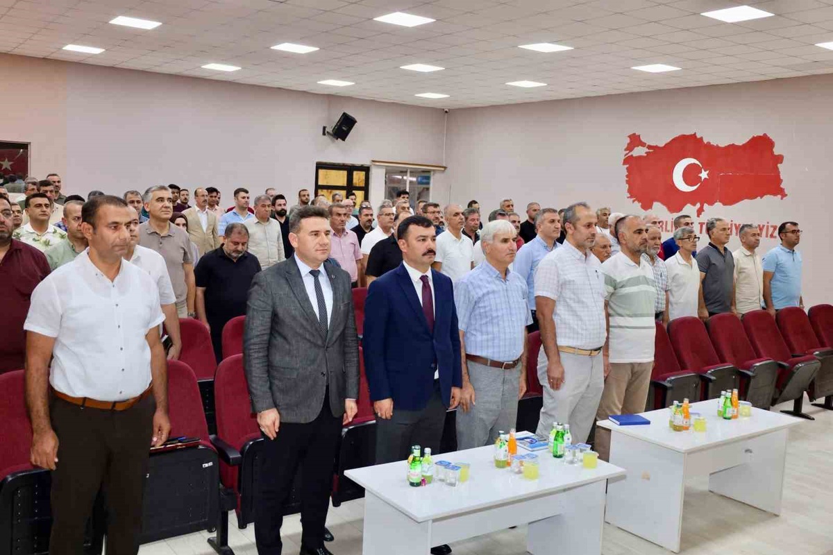 Kahta'da okul müdürleriyle eğitim değerlendirme toplantısı yapıldı, kaymakam başkanlık etti