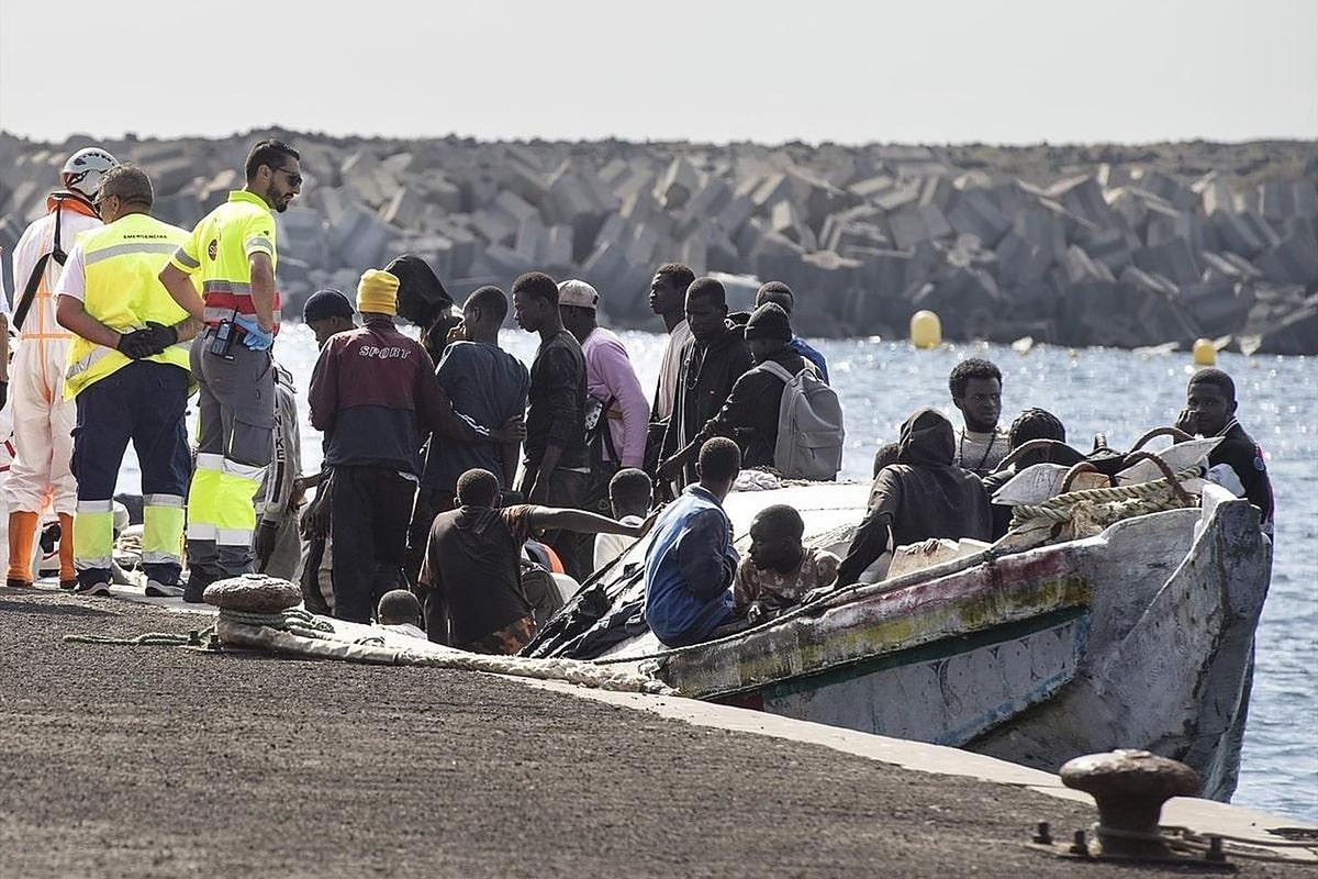 Gambiya açıklarında göçmen teknesi battı: En az 80 ölü