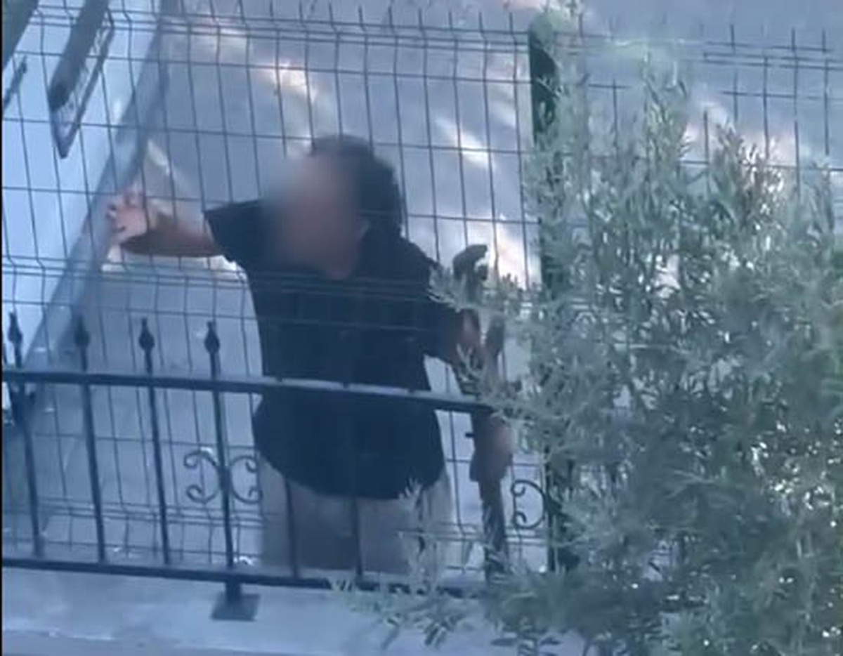 Buca'da pompalı tüfekle tehdit eden saldırgan o anları kamerada, polis kaçan şahsı arıyor