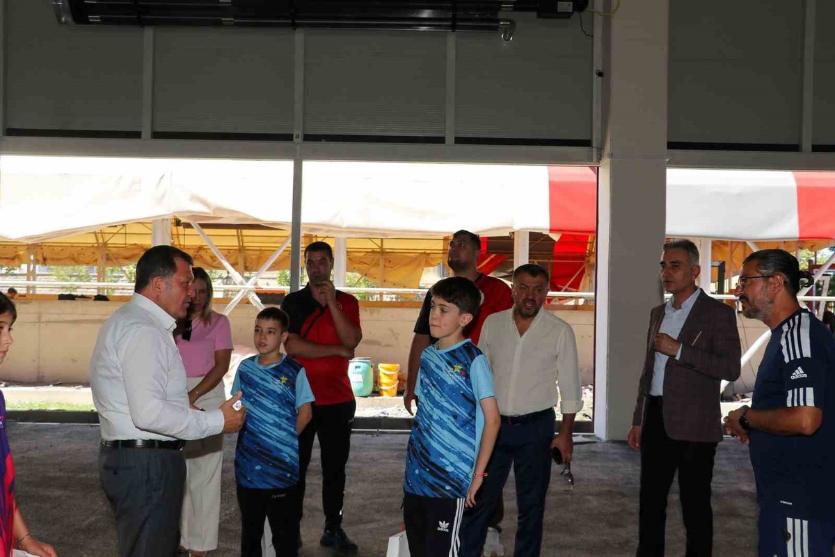 Kayseri'nin kız masa tenisi takımı Türkiye şampiyonu oldu, erkekler 6'ncı sırada yer aldı
