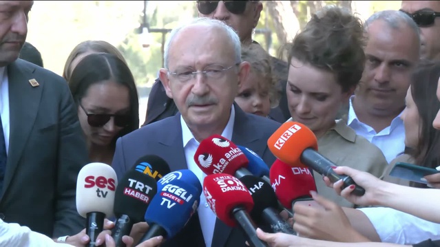 Kılıçdaroğlu, İzmir Buca Cezaevi'nde tutuklu Soyer ve eski belediye başkanlarını ziyaret etti