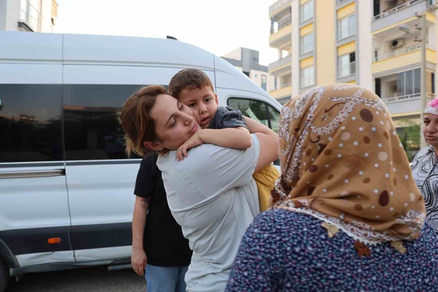 KKTC feribot faciasından kurtulan Adanalı 3 genç memleketlerine döndü, ailelerine kavuştu