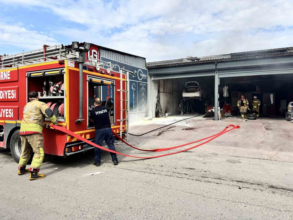 Edirne'de oto LPG tamirhanesinde patlamada 2 kişi yaralandı, yangın söndürüldü