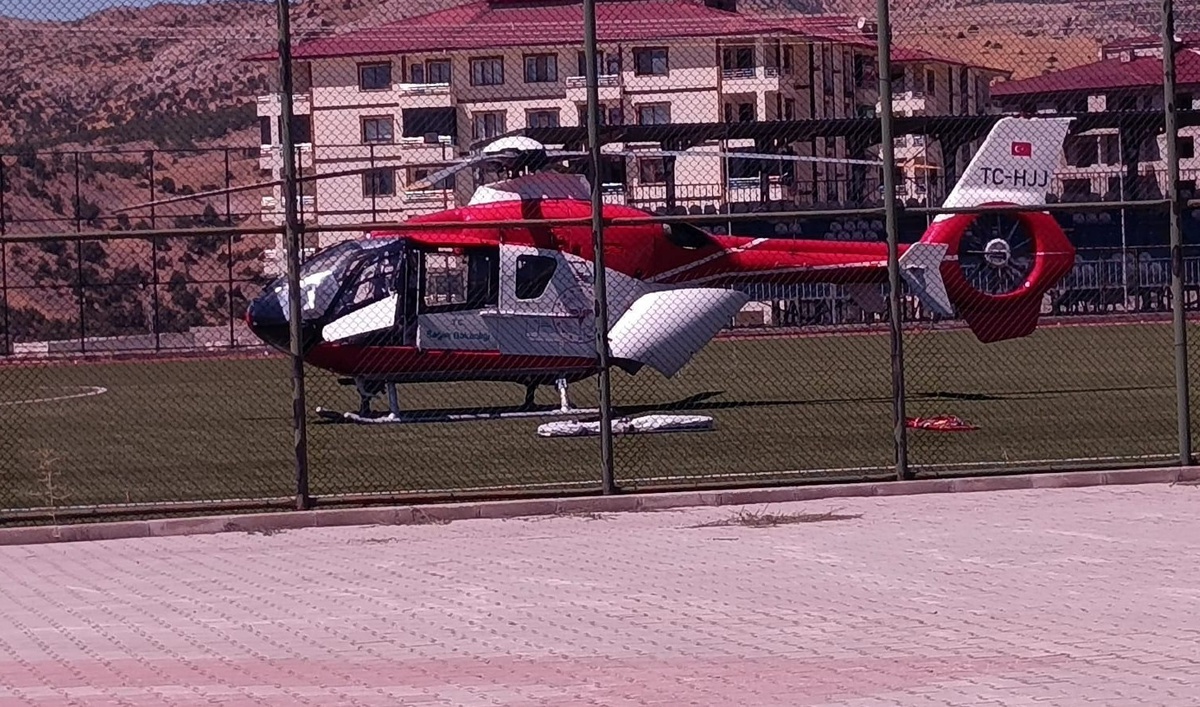 Malatya Hekimhan'da traktörün sulama havuzuna devrilmesiyle kadın sürücü ağır yaralandı
