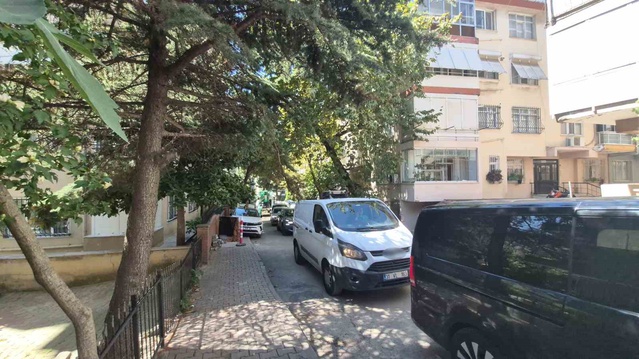 Maltepe Başakçı Sokak'ta hafriyat kamyonları yolu kapattı