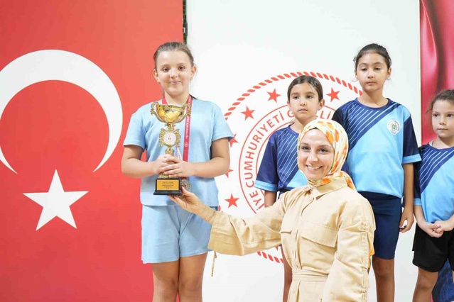 Muğla'da minikler masa tenisi il birinciliği Menteşe Spor Salonu'nda yapıldı