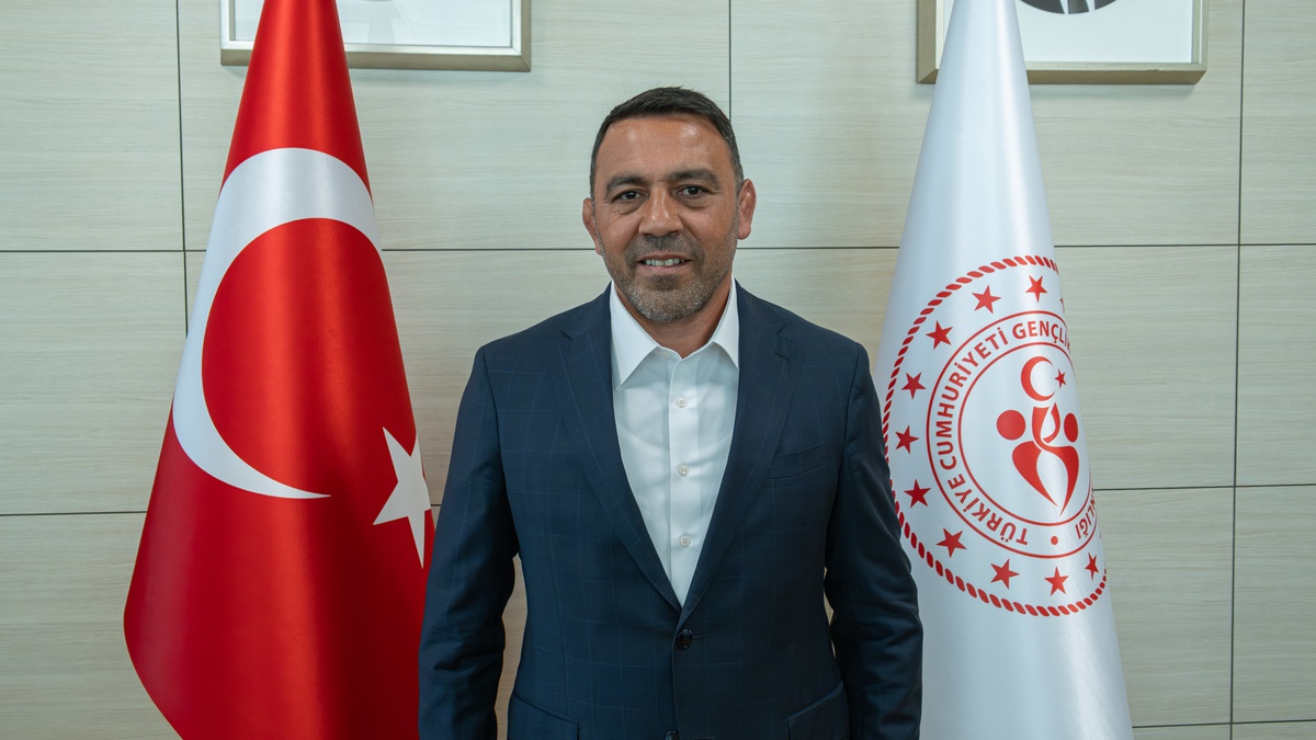Minik Güreşçilerden Hamza Yerlikaya ve Yasemin Adar Yiğit'e Anlamlı Ziyaret