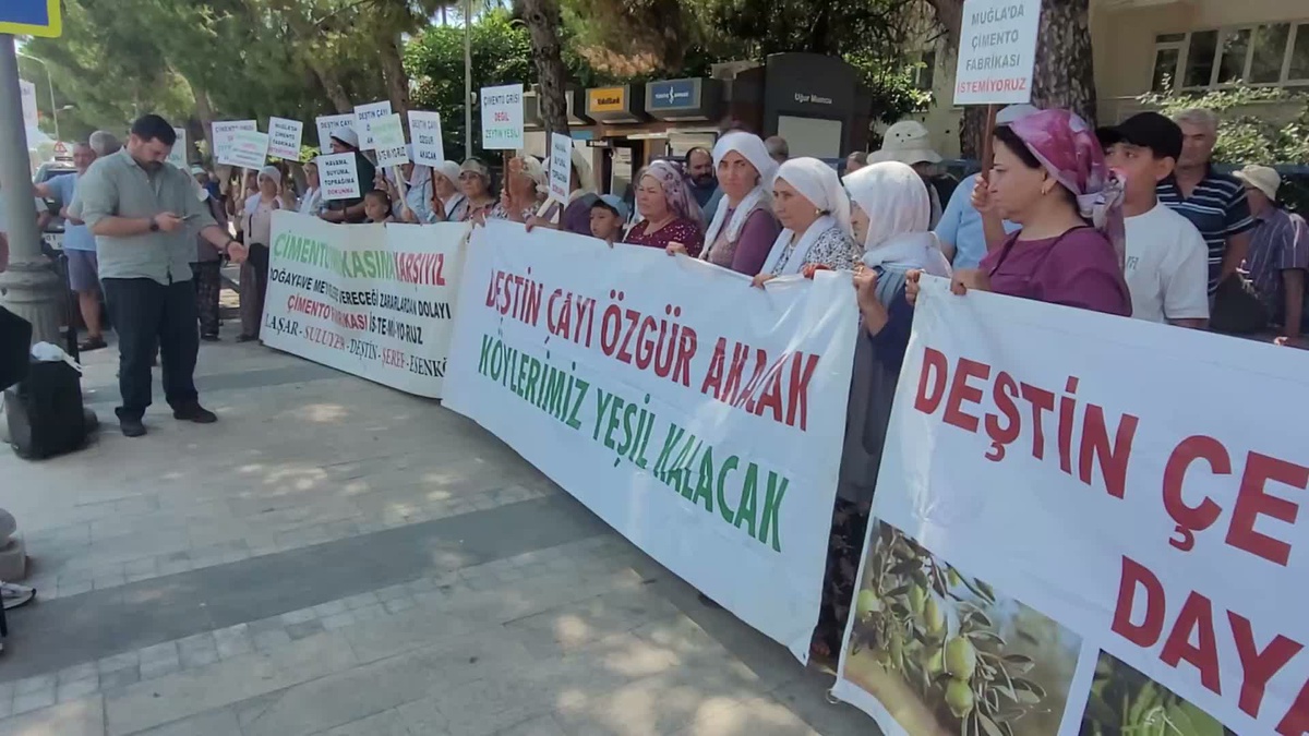 Muğla'da çimento fabrikasına karşı bölge halkı İdare Mahkemesi önünde Adalet Nöbeti başlattı