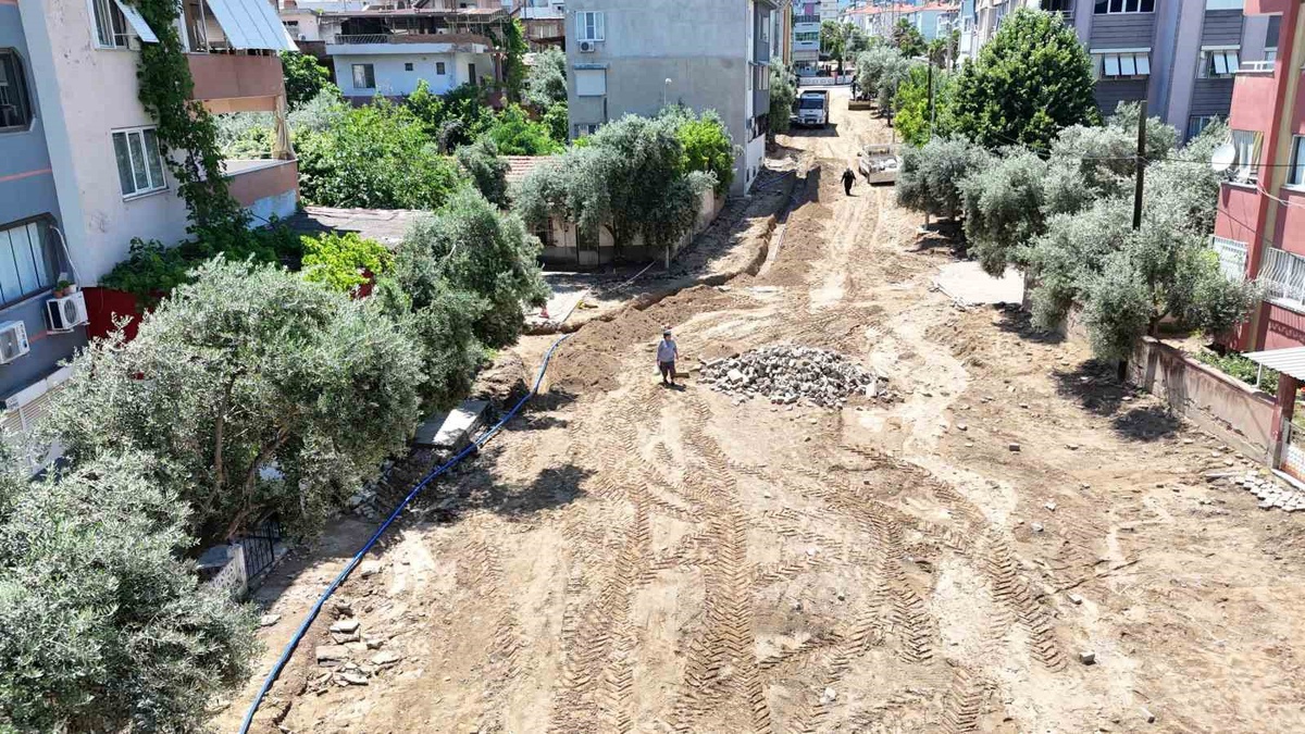 Nazilli Belediyesi yol çalışmalarındaki gecikmenin nedenini altyapı yenilemesine bağladı