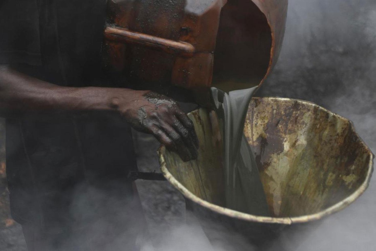 Nijerya\'da petrol hırsızlığı girişiminde bulunan 37 kişi zehirlenerek öldü