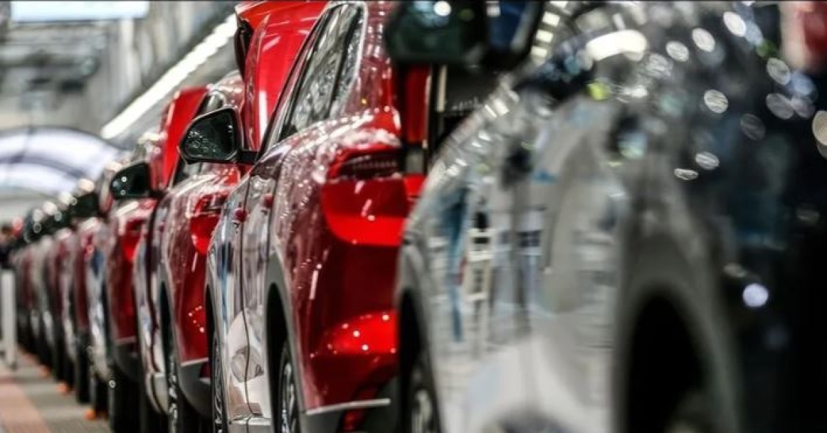 Otomobil pazarı ağustosta yüzde 20 daraldı, hibrit ve elektrikli araçların payı yüzde 51,9 oldu