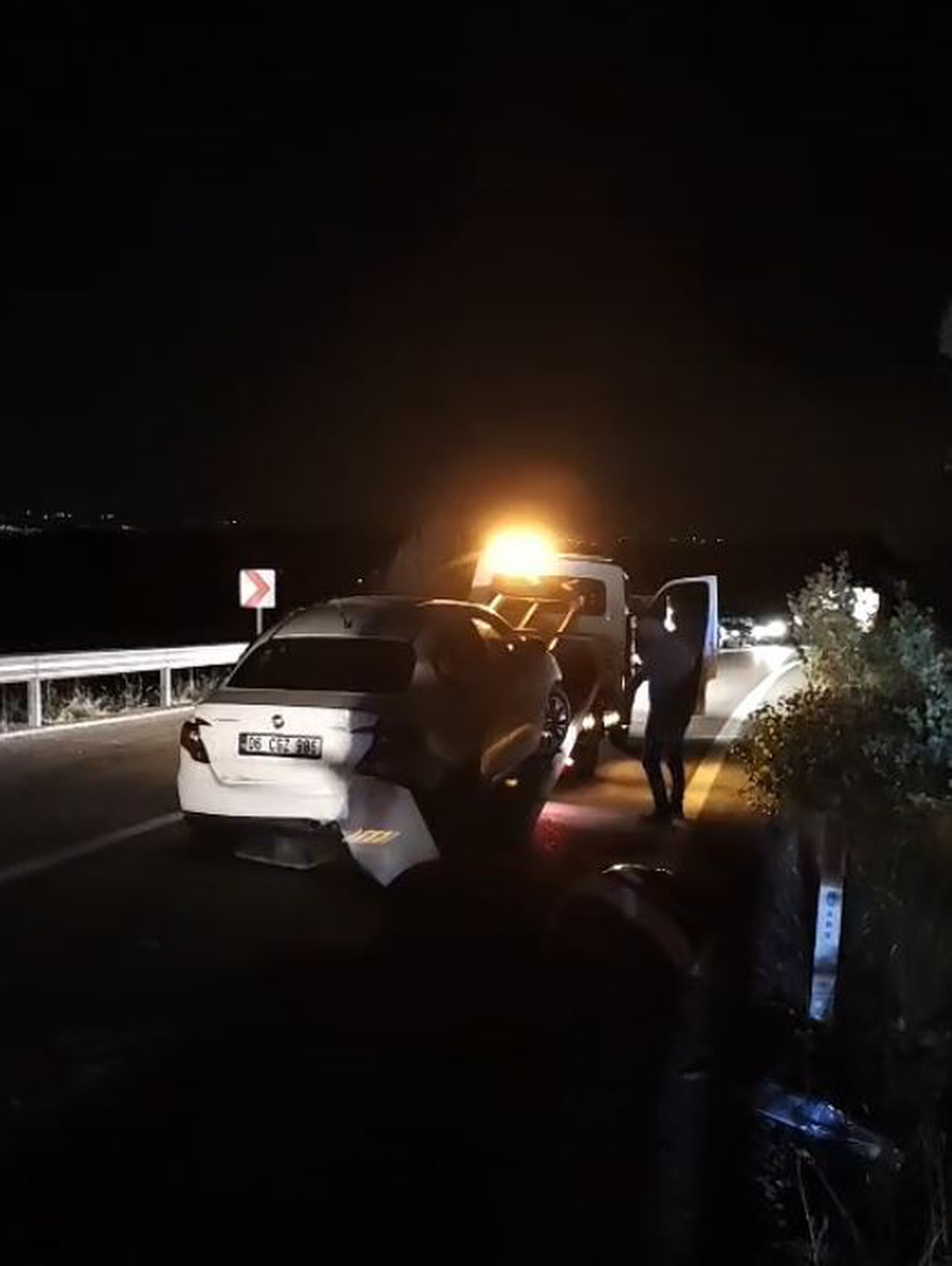 Ankara Çubuk'ta iki otomobil çarpıştı, 2'si ağır 5 kişi yaralandı