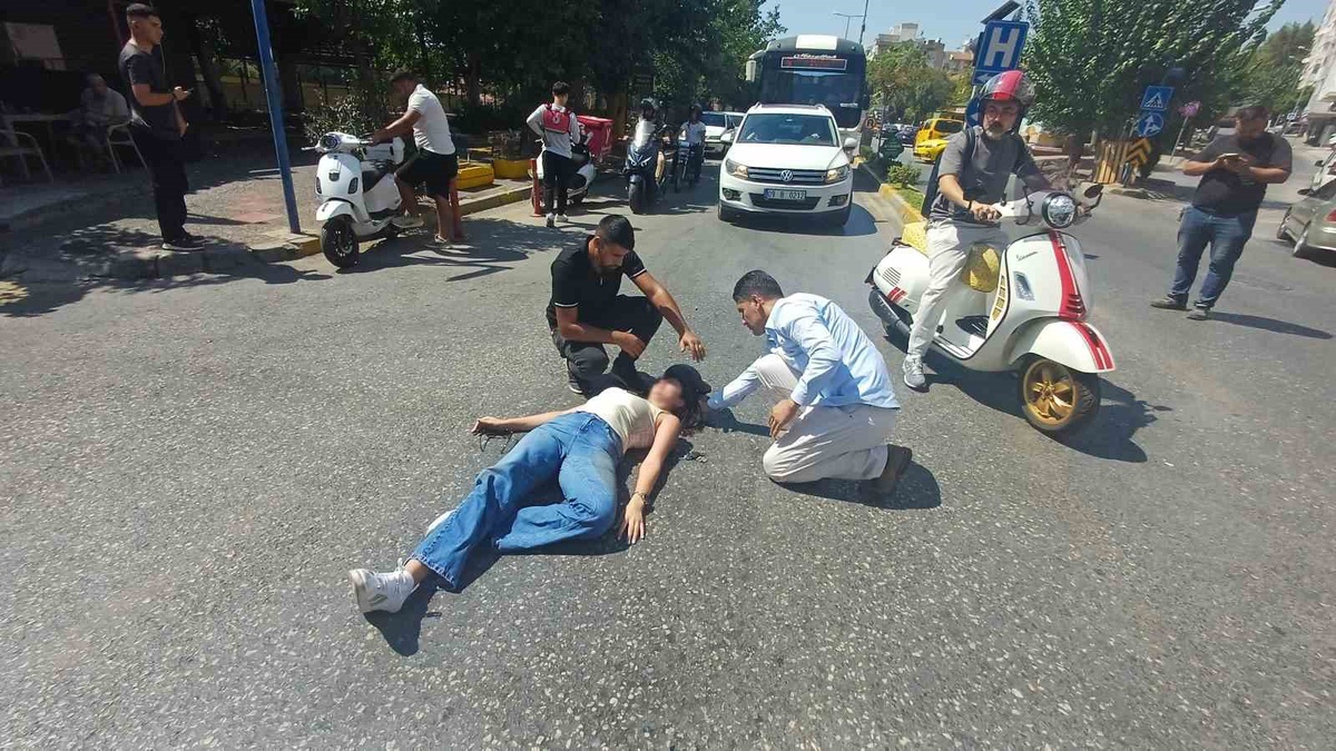 Aydın Efeler'de motosiklet sürücüsü panik fren yapınca devrildi, hafif yaralandı