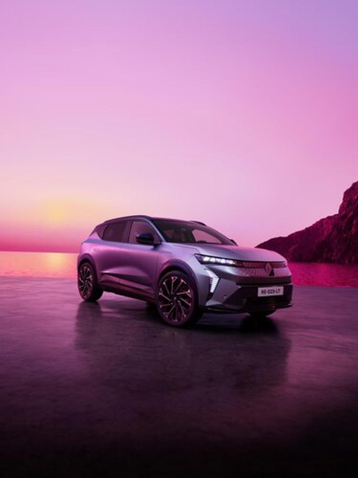 Renault Scenic E-Tech 2027'de kapsamlı güncellemeyle geliyor, LFP bataryayla menzil 467 km