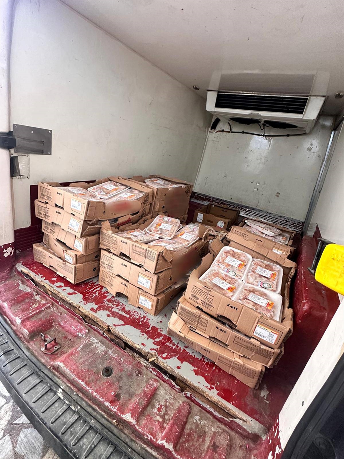 Sakarya Adapazarı'nda tarihi geçmiş 140 kilo tavuk eti imha edildi