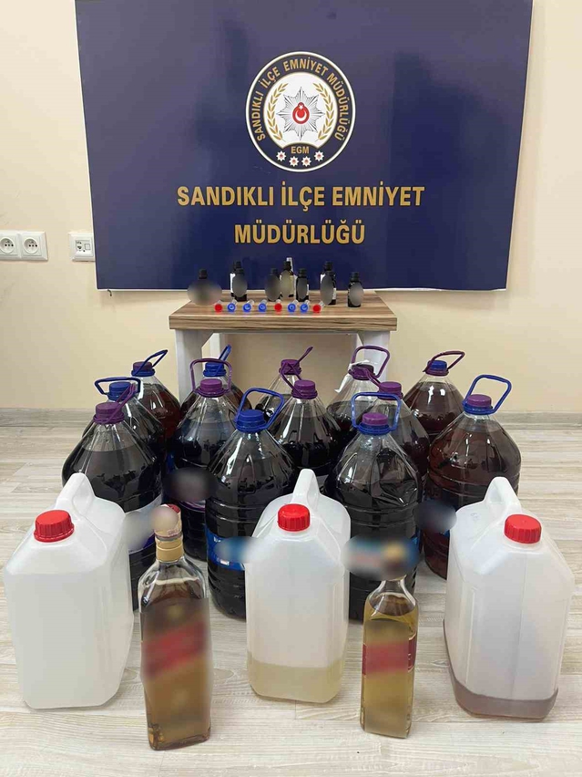 Afyonkarahisar Sandıklı'da sahte alkol operasyonunda 76 litre ele geçirildi, 1 gözaltı