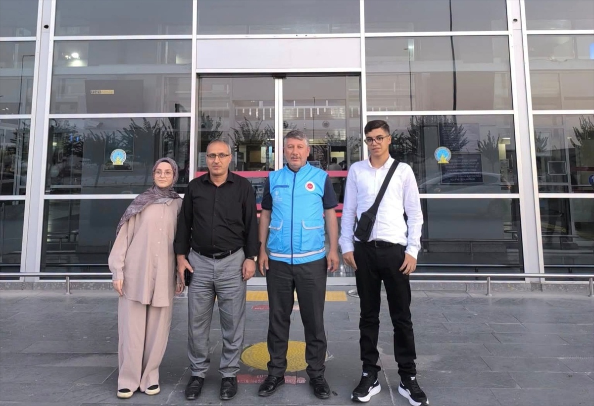 Batman Sason'da Umre ödüllü yarışmayı kazanan öğrenciler kutsal topraklara uğurlandı