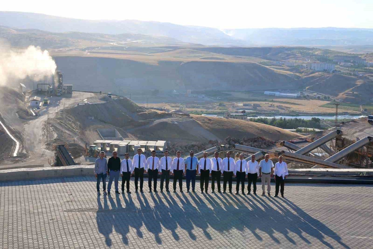 Siirt'te köylerin altyapı ihtiyaçları için KÖYDES değerlendirme toplantısı yapıldı