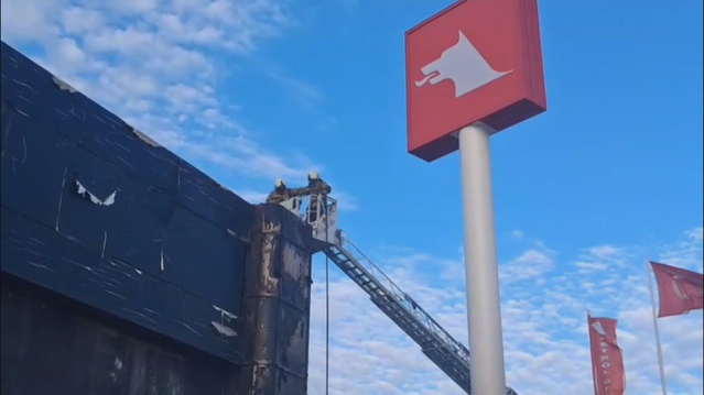 Silivri'de iş yeri yangınında alevler akaryakıt istasyonuna sıçramadan söndürüldü