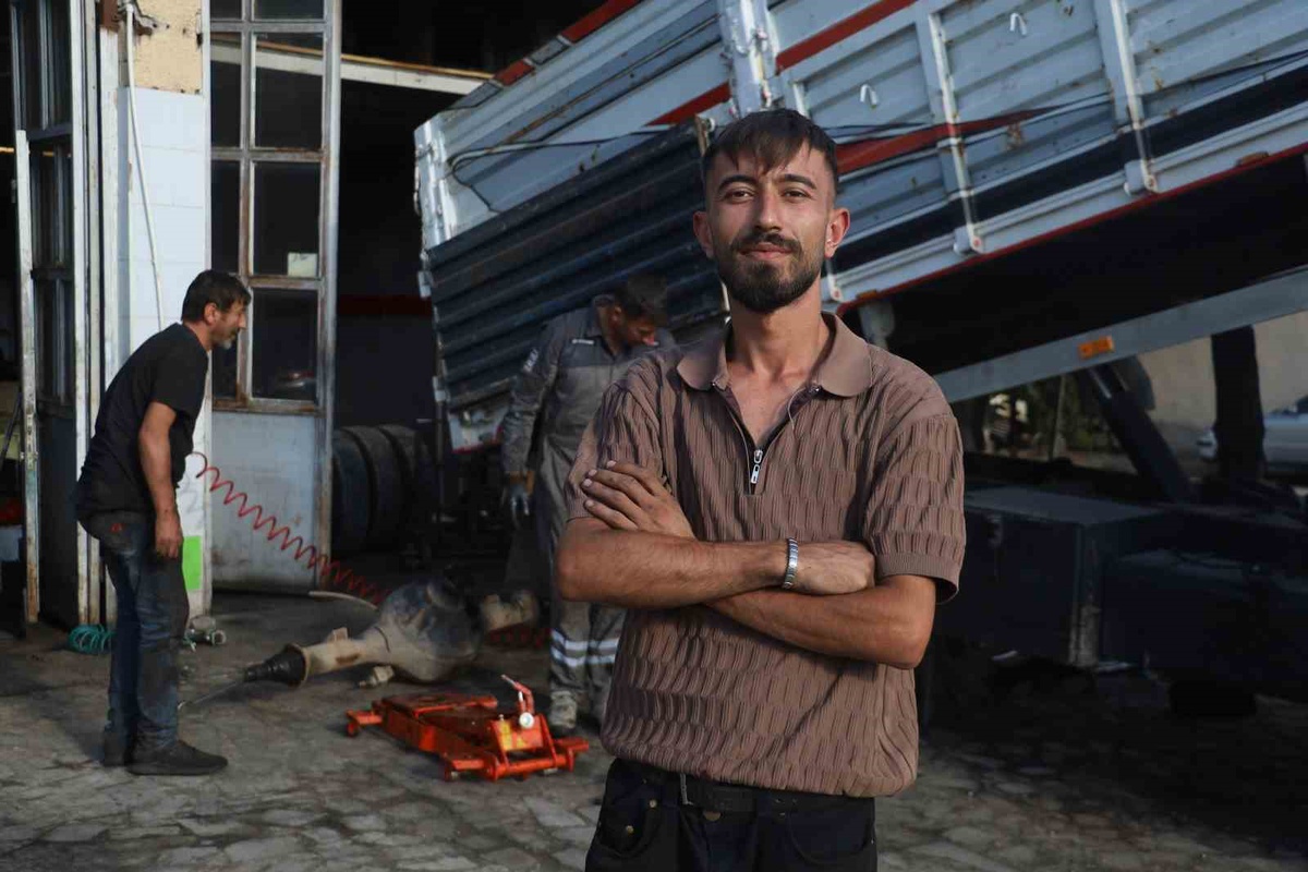 Sivas'ta çöp kamyonuyla test sürüşüne çıkan sanayi ustası, Brezilyalı fenomen çöpçüyü aratmadı