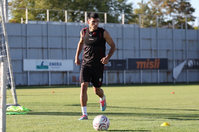 Sivasspor, Antalyaspor maçı hazırlıklarına başladı; taktik çalışmalarıyla sürüyor