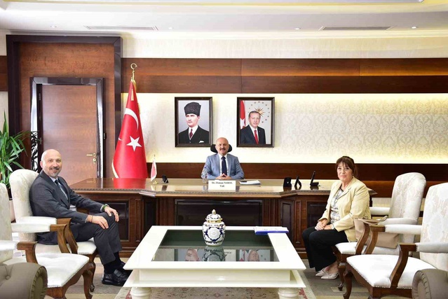 Söke Belediye Başkanı Arıkan, Aydın Valisi Varol'u makamında ziyaret etti