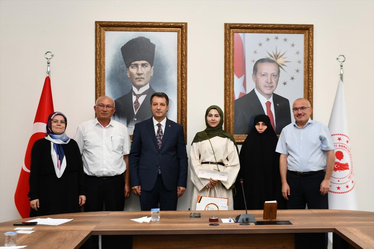 Yozgat Sorgun'da YKS ve LGS'de başarılı 6 öğrenci ödüllendirildi, tam puan alana çeyrek altın